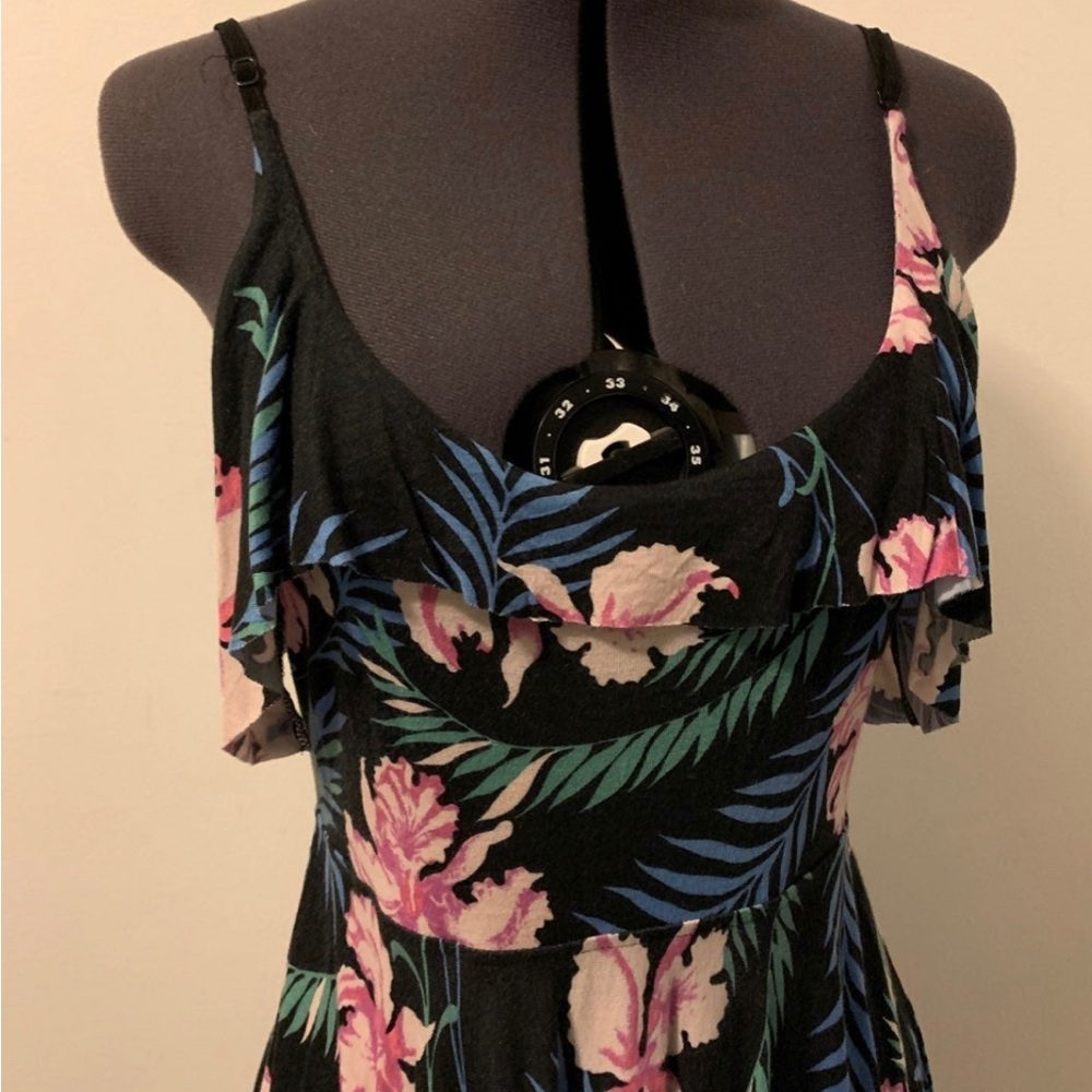 Kimchi Blue Like New sz. S asymmetrical floral dress w
Movement